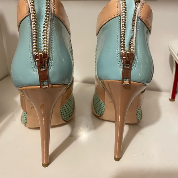 BEAUTIFUL ALEJANDRA G PATENT LEATHER HEEL - Picture 4 of 5